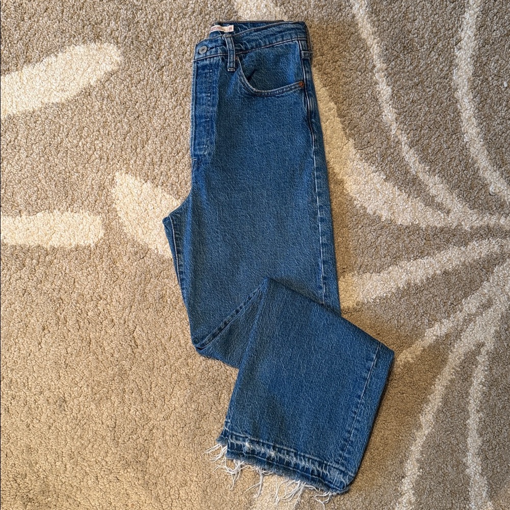 LEVI's Ribcage Straight Raw Hem Ankle Jeans Iconic High Rise in Medium Blue Wash - Picture 7 of 7